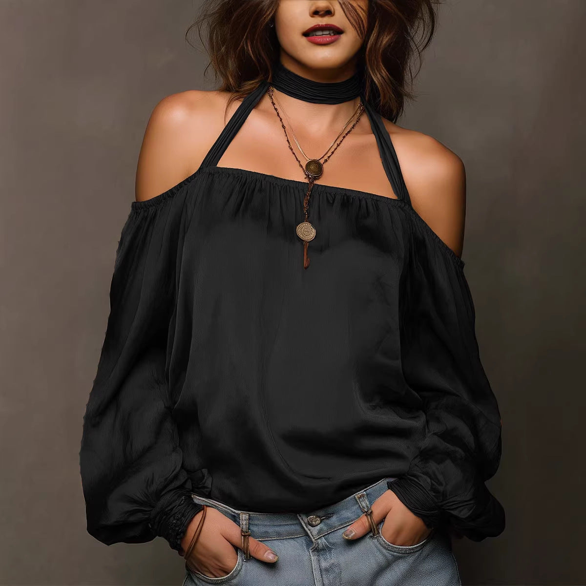 Haut chemise en satin mat à épaules dénudées « Tempérament »