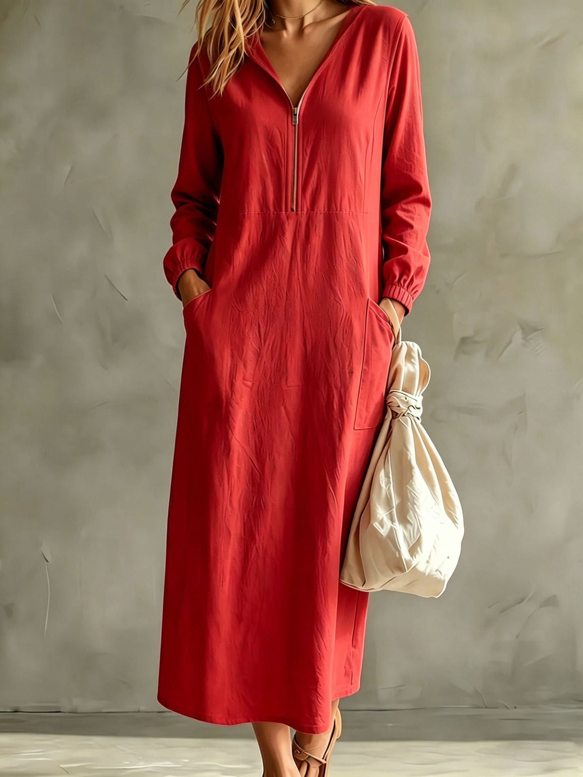 Robe mi-longue à capuche et col zippé