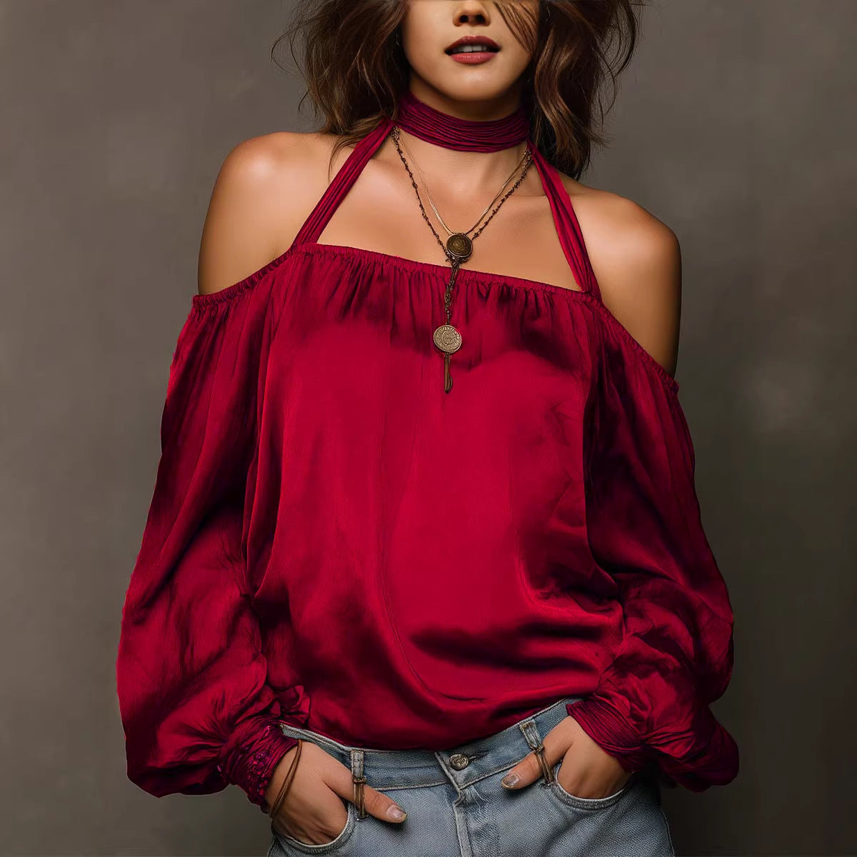 Haut chemise en satin mat à épaules dénudées « Tempérament »