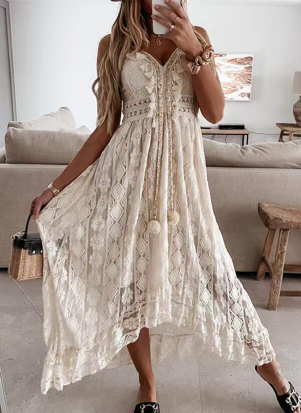 Robe longue asymétrique fluide à fines bretelles et dentelle festonnée