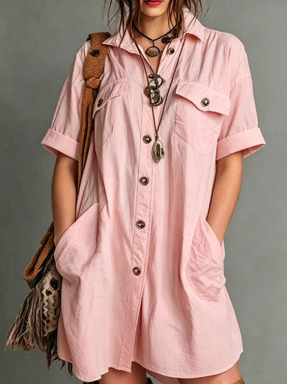 Robe chemise boutonnée à manches courtes et coupe ample avec poches