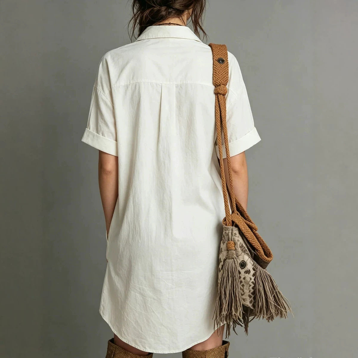 Robe chemise boutonnée à manches courtes et coupe ample avec poches
