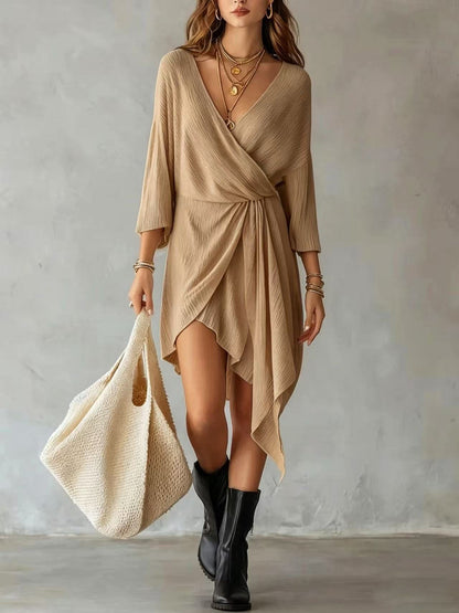 Mini-robe asymétrique en maille côtelée crème avec cache-cœur