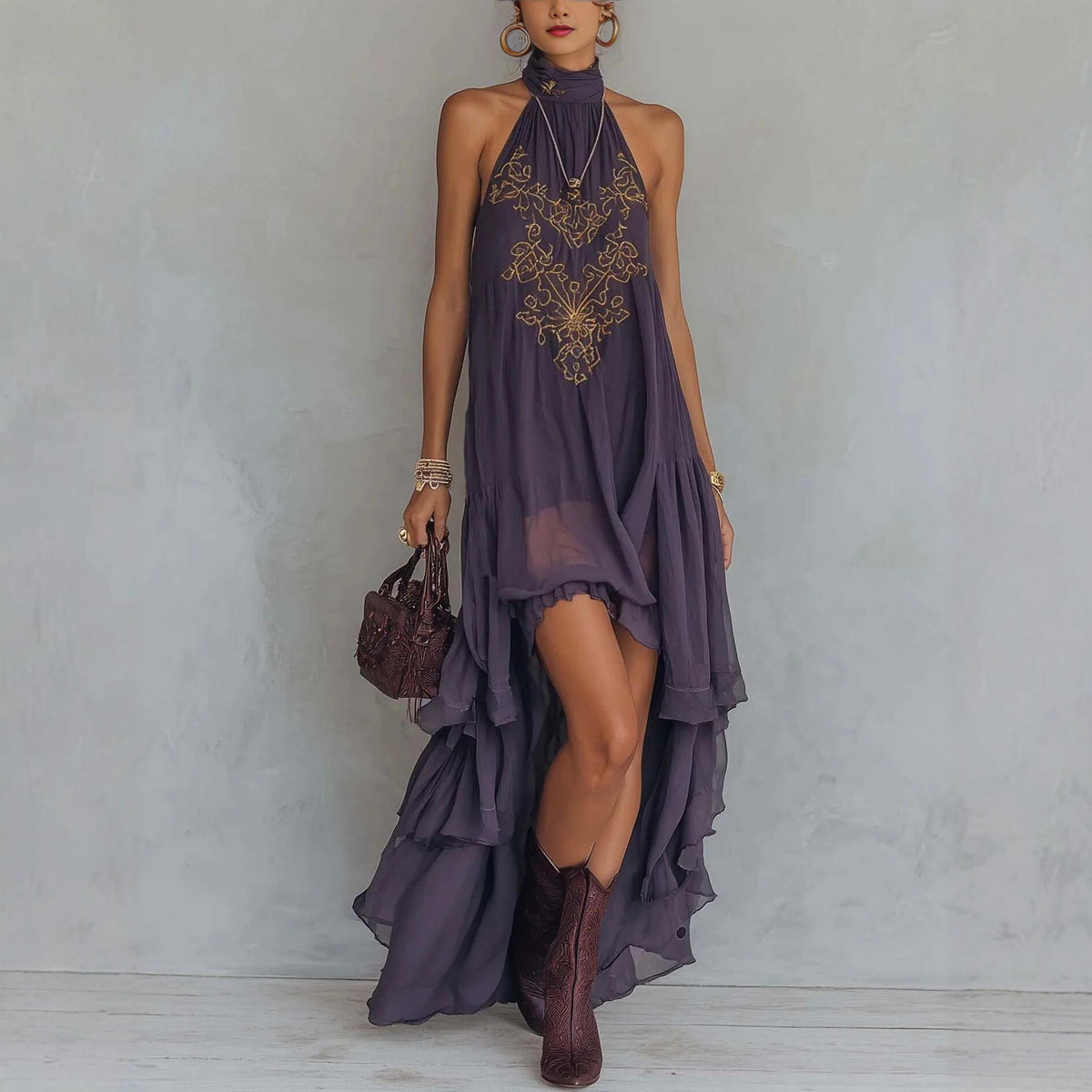 Robe longue bohème brodée, à col licou et ourlet asymétrique