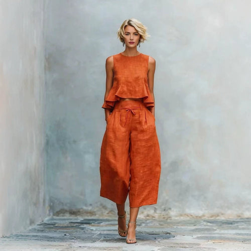 Ensemble deux pièces caraco court à volants en lin et pantalon culotte taille nouée