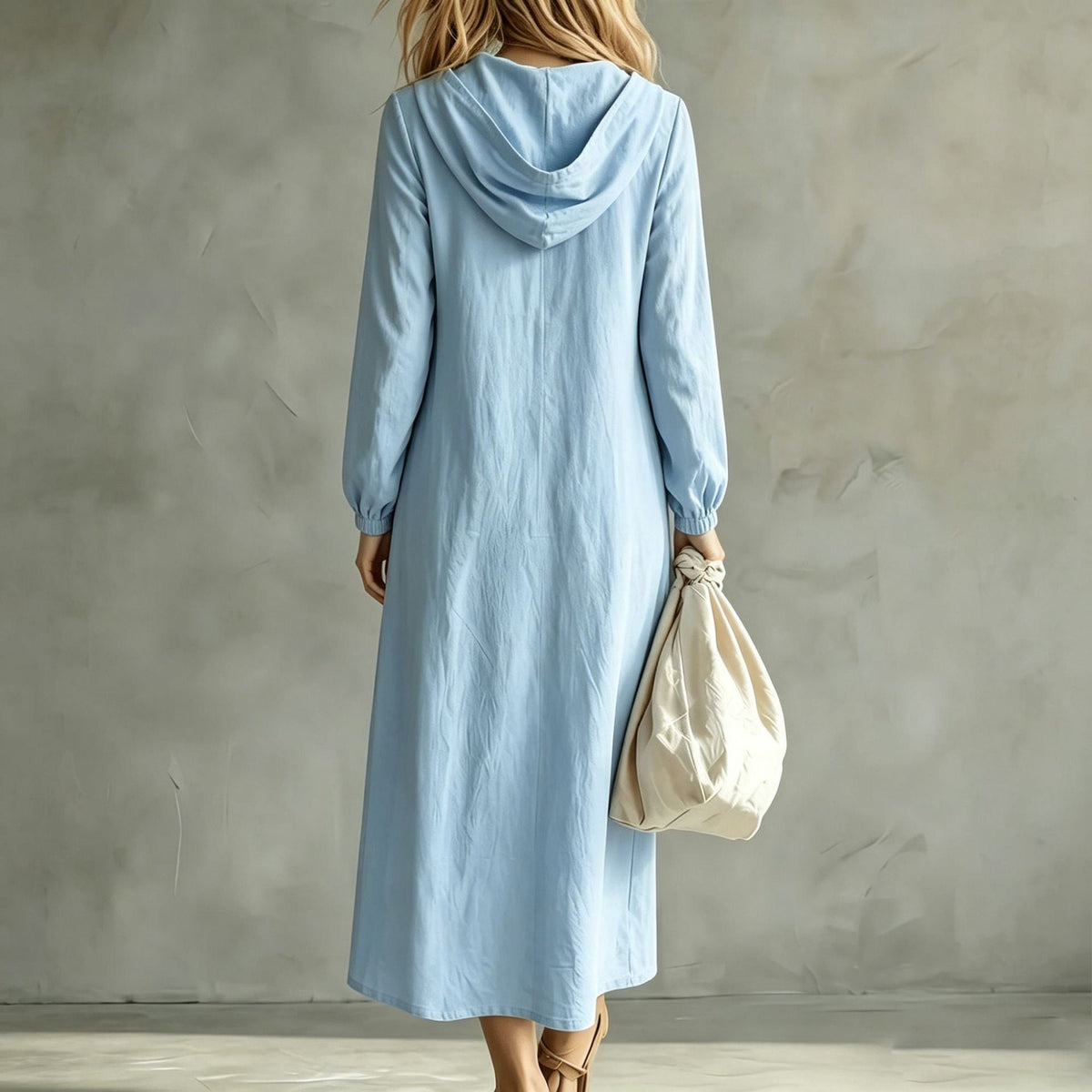 Robe mi-longue à capuche et col zippé