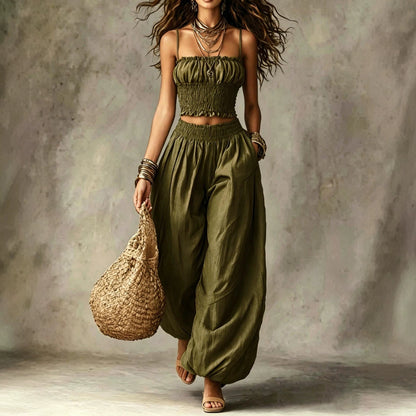 Ensemble de plage bohème composé d'un crop top à fines bretelles et d'un sarouel ample