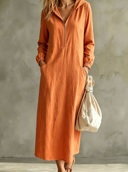 Robe mi-longue à capuche et col zippé