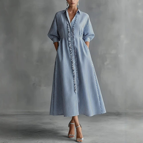Robe mi-longue à volants rayée bleu et blanc