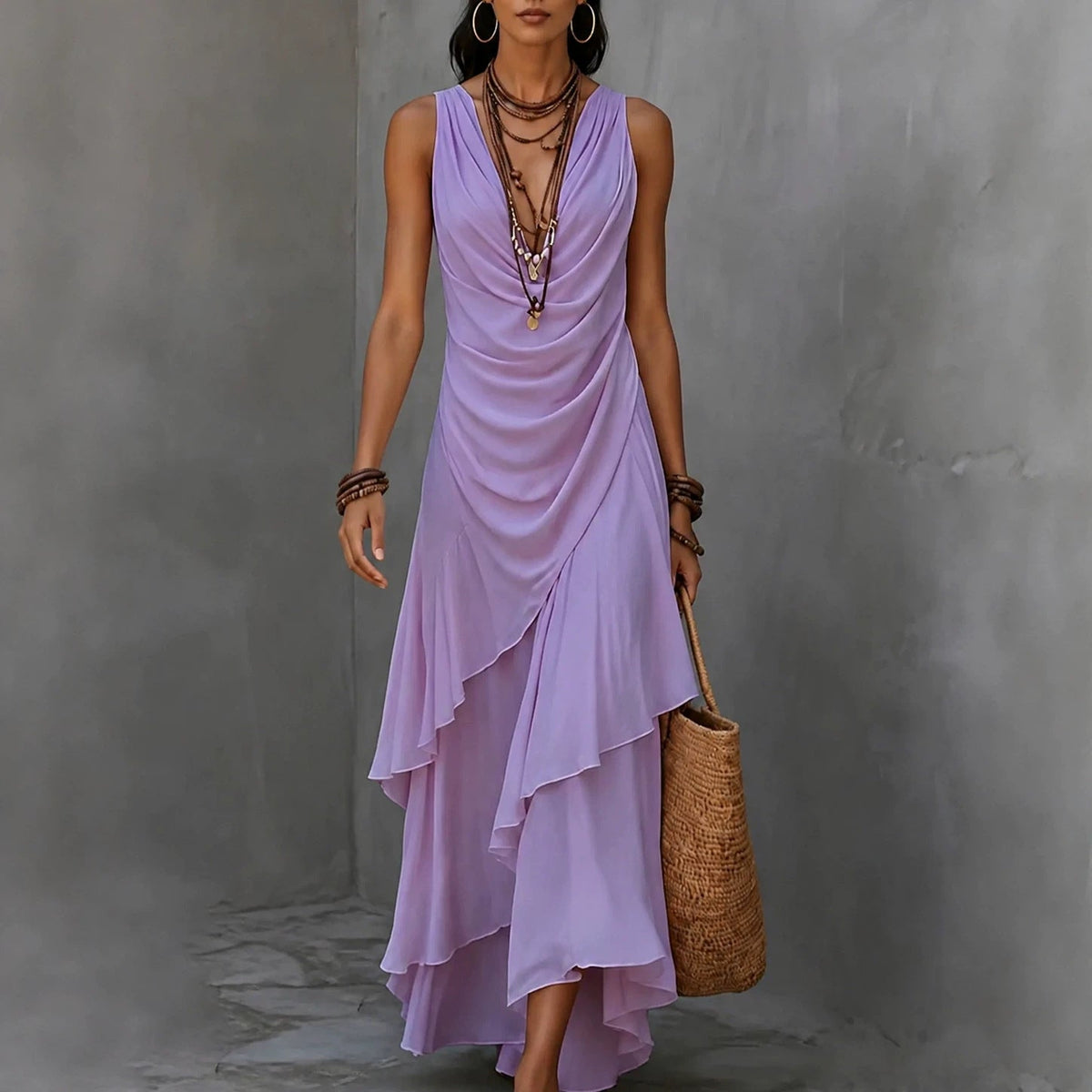 Robe longue asymétrique à volants, sans manches, avec col en V drapé