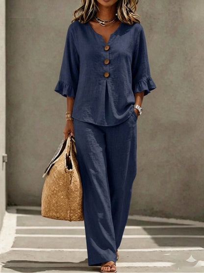 Ensemble deux pièces en lin bleu clair avec col en V, manches volantées et pantalon large