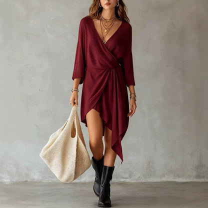 Mini-robe asymétrique en maille côtelée crème avec cache-cœur