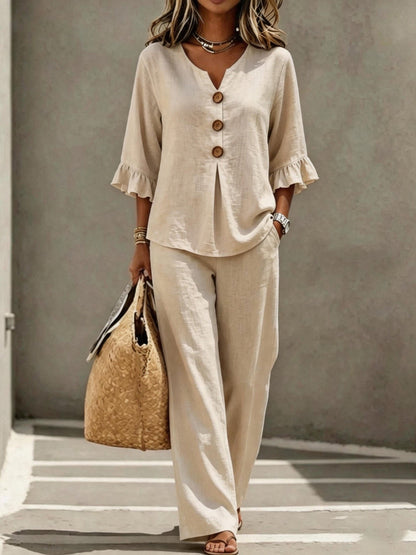 Ensemble deux pièces en lin bleu clair avec col en V, manches volantées et pantalon large