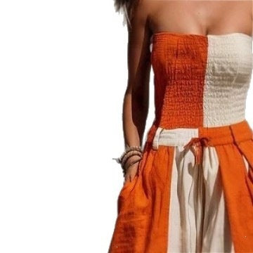 Combinaison sans bretelles en lin smockée à blocs de couleur orange et blanc verticaux