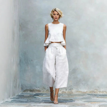 Ensemble deux pièces caraco court à volants en lin et pantalon culotte taille nouée