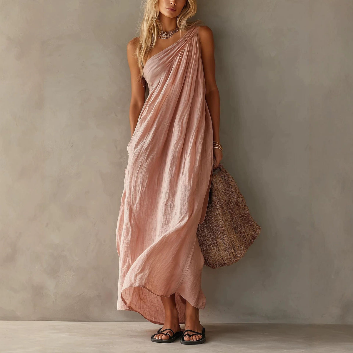 Robe longue en lin drapée à une épaule rose poudré