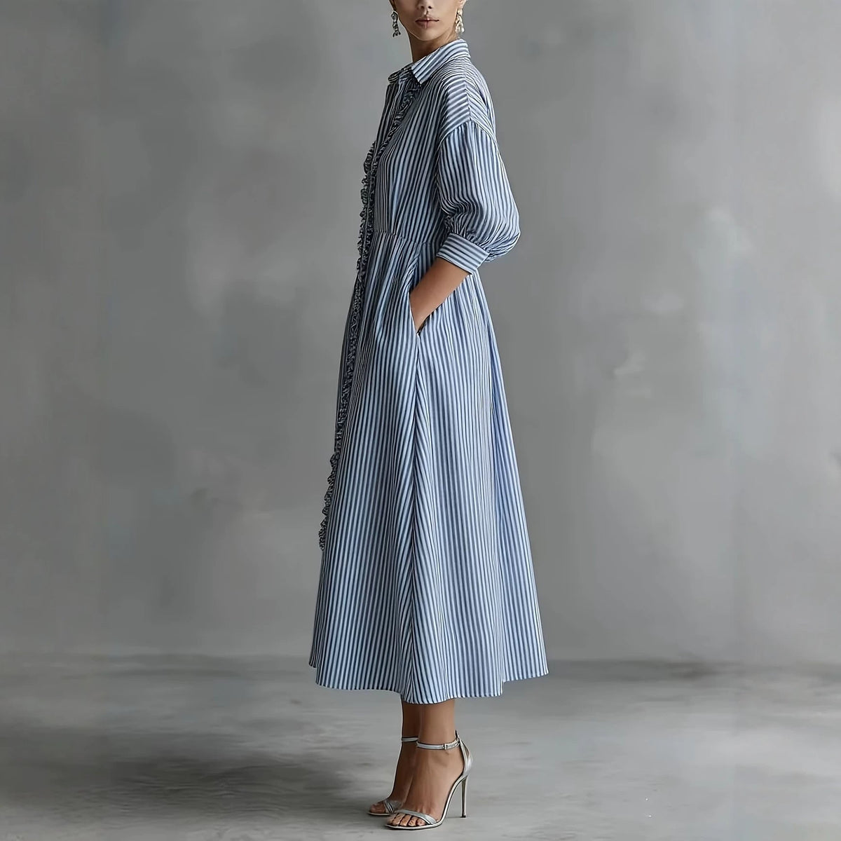 Robe mi-longue à volants rayée bleu et blanc