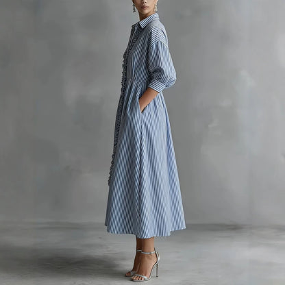 Robe mi-longue à volants rayée bleu et blanc