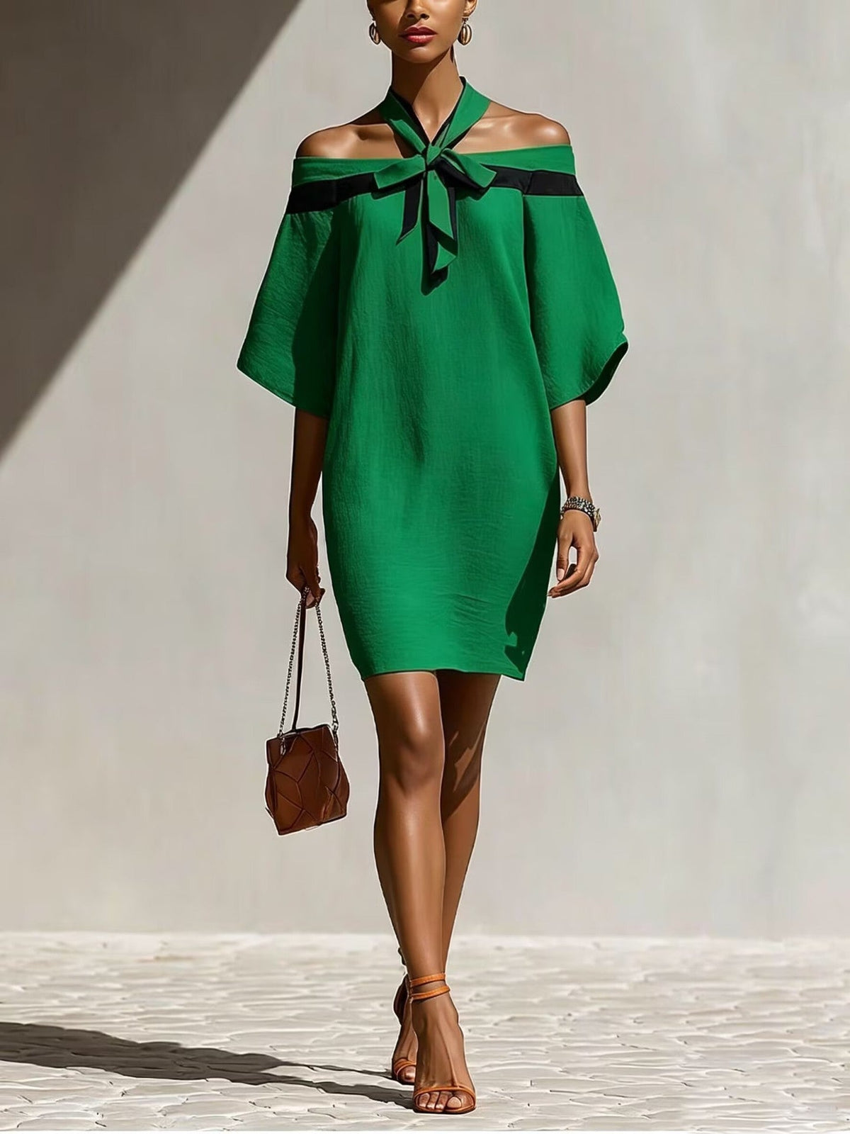 Robe Tunique Courte Fluide Épaules Dénudées avec Détail Halter Contrastant à Nouer