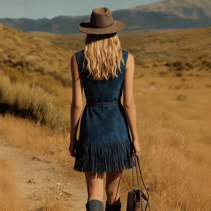 Mini-robe sans manches en daim sarcelle style western avec franges et ceinture ornée de pierreries