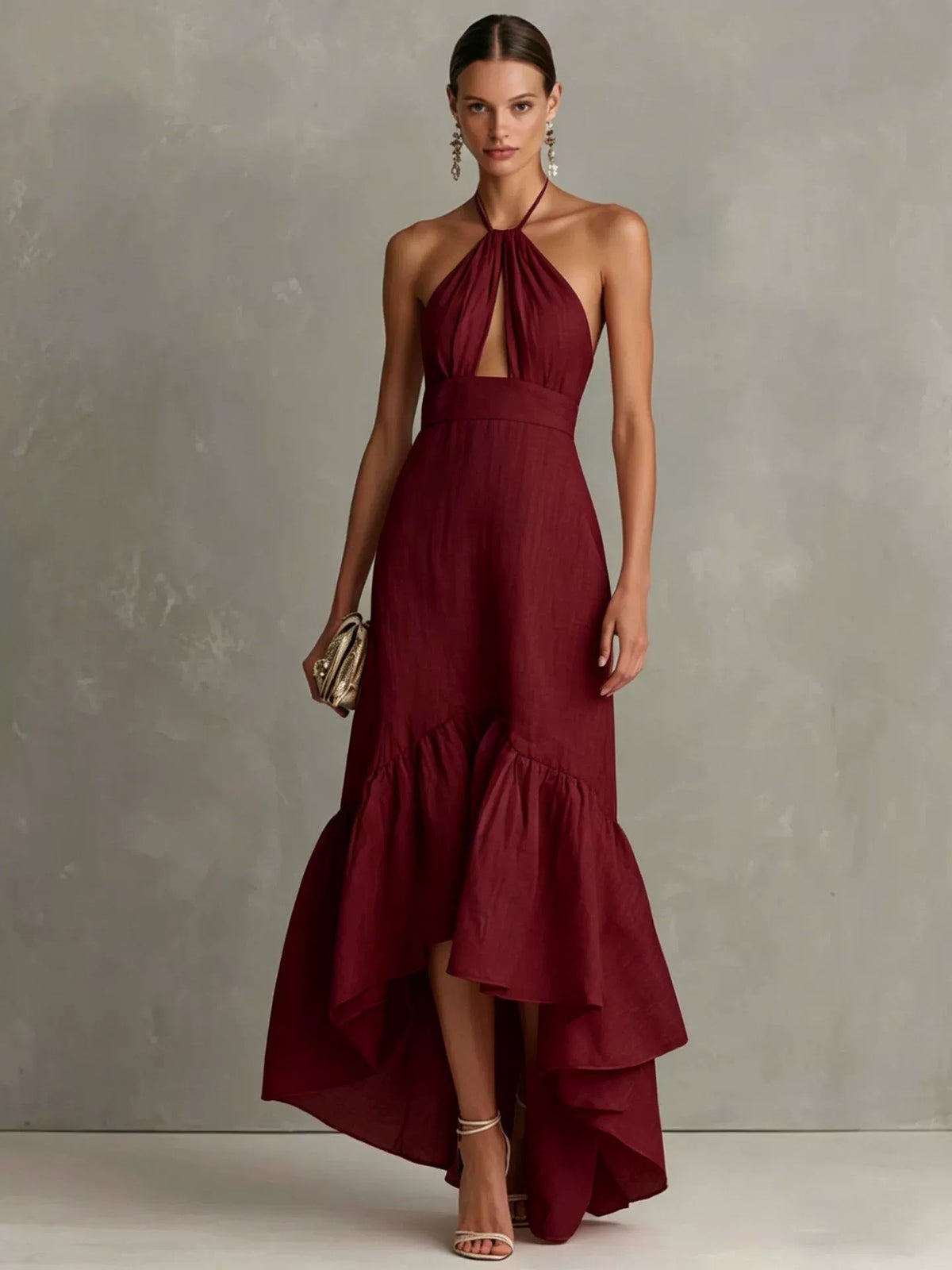 Robe longue texturée asymétrique à volants, avec encolure licou et découpe goutte d'eau