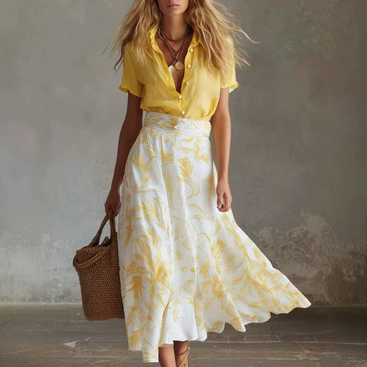 Ensemble coordonné jupe fleurie et chemise contrastantes