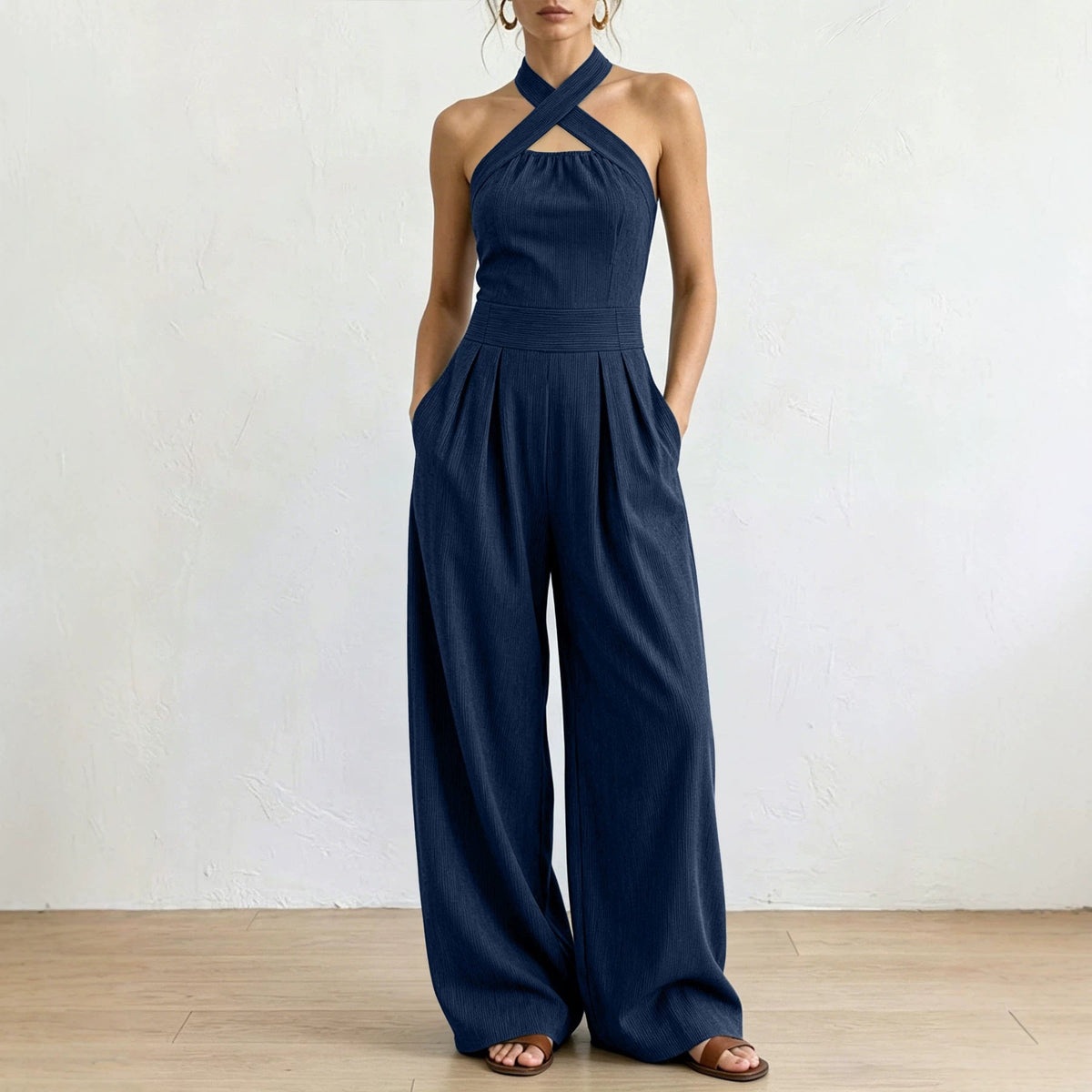 Combinaison pantalon dos nu entrecroisé à découpe et taille haute avec poches
