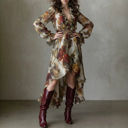 Robe longue en mousseline imprimée roses vintage pour femme, avec volants, col en V et ourlet asymétrique.