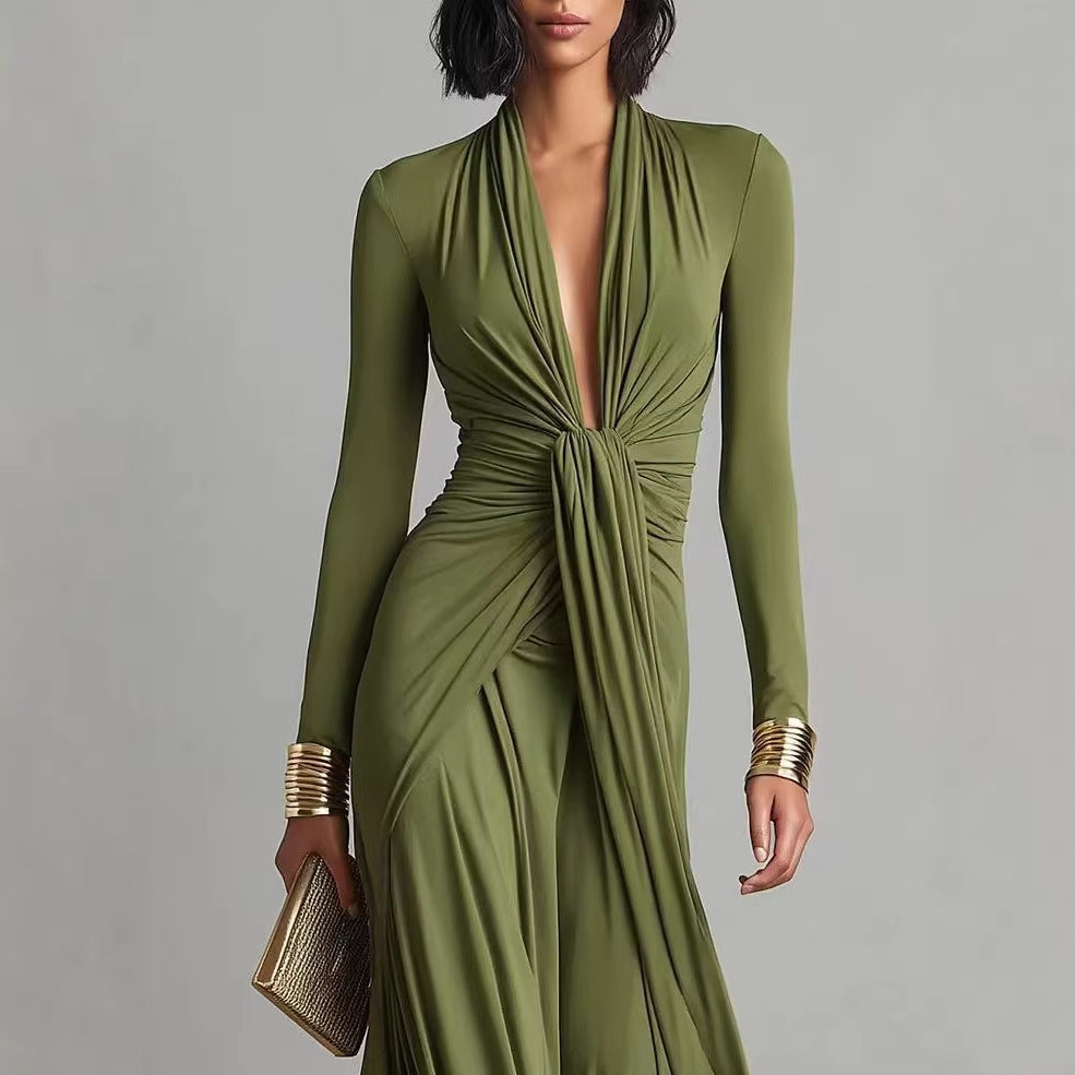 Robe longue vert olive glamour, décolleté en V profond, plissée