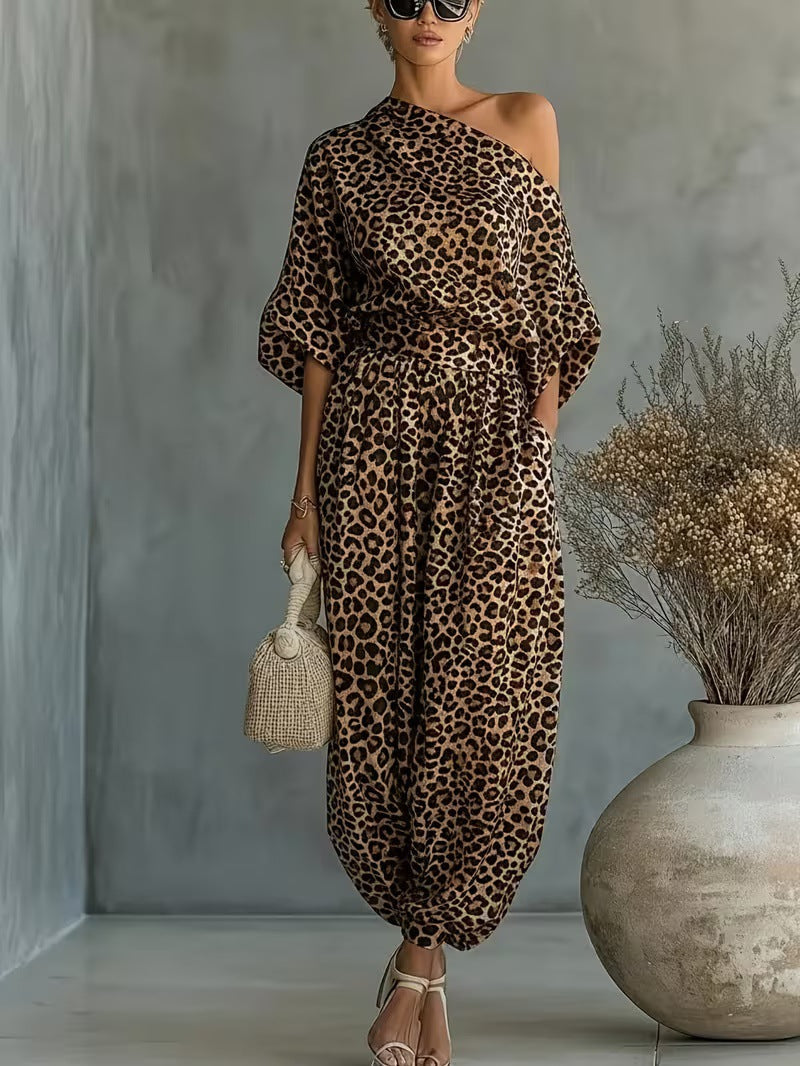 Ensemble coordonné 2 pièces : haut asymétrique chauve-souris à imprimé léopard et pantalon de jogging sarouel à revers