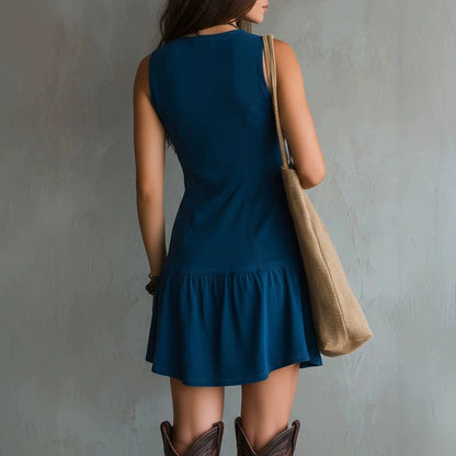 Mini-robe en jean sans manches boutonnée