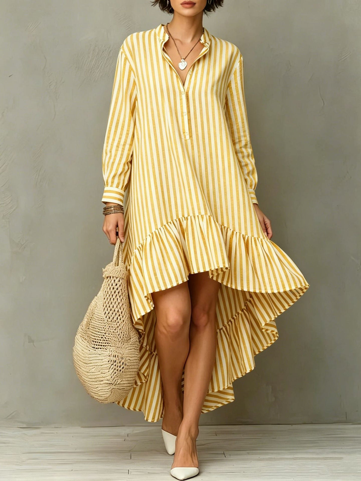 Robe longue à manches longues avec ourlet volanté et rayures verticales