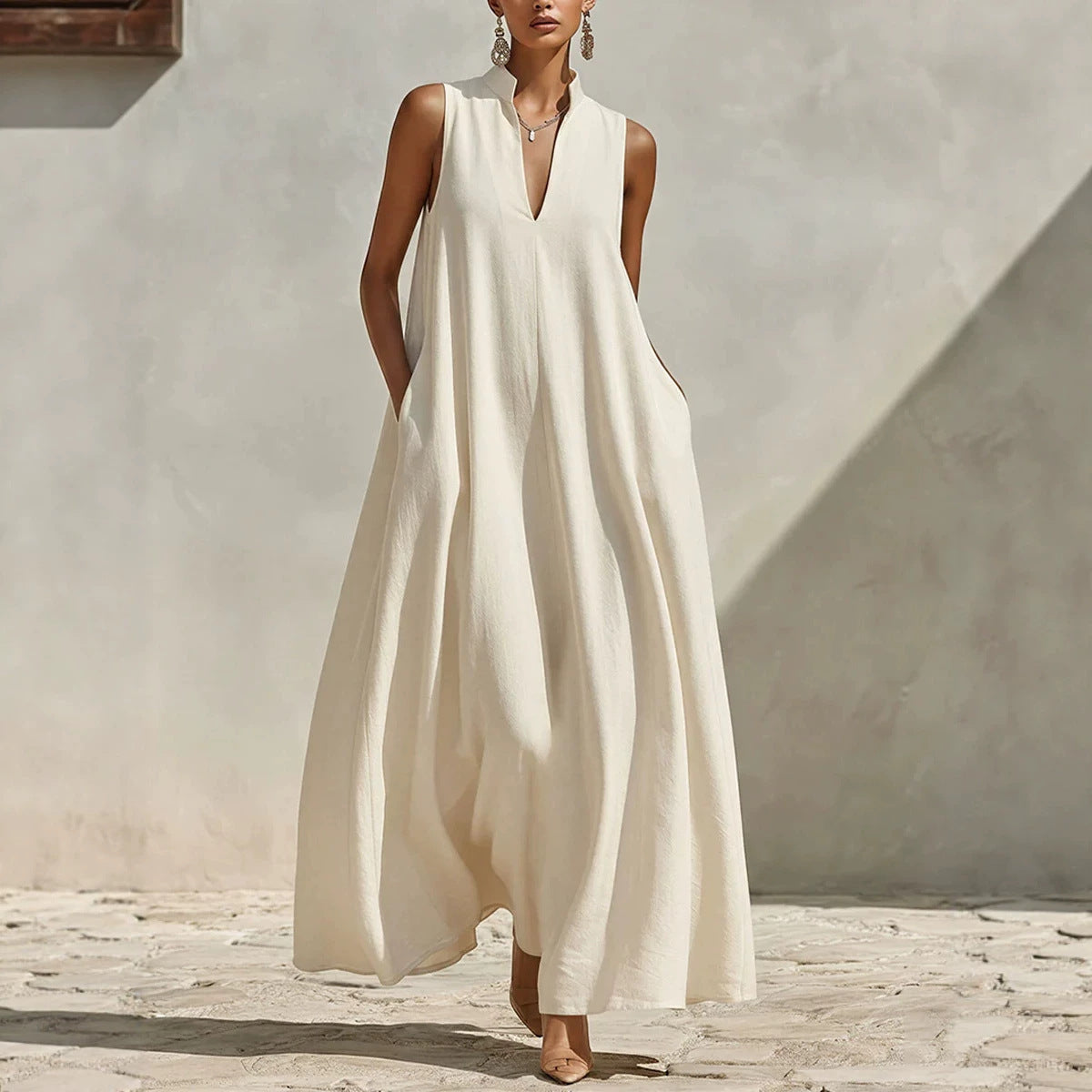 Robe longue ample sans manches en mélange de lin, avec col montant et poches
