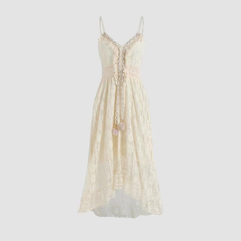 Robe longue asymétrique fluide à fines bretelles et dentelle festonnée