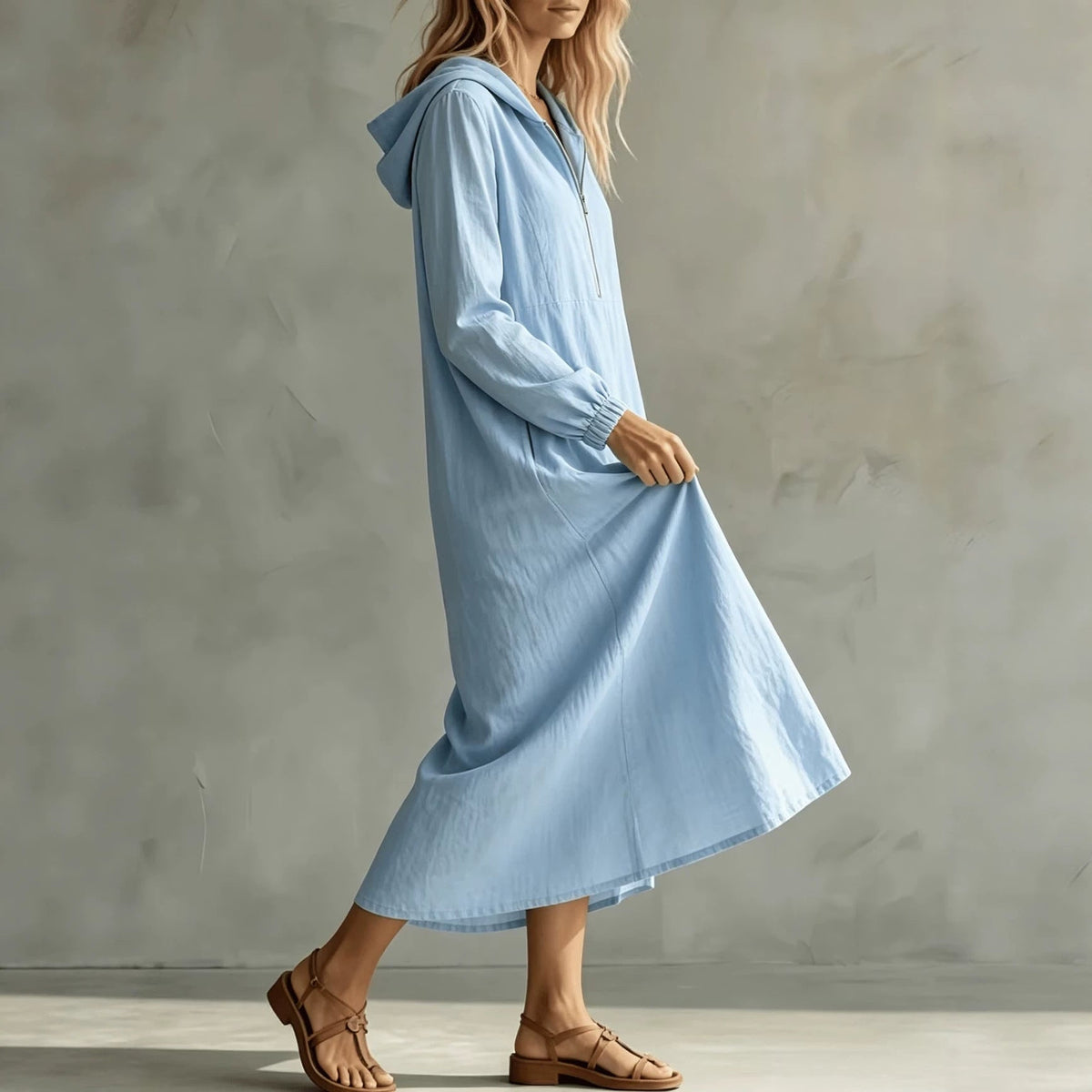 Robe mi-longue à capuche et col zippé