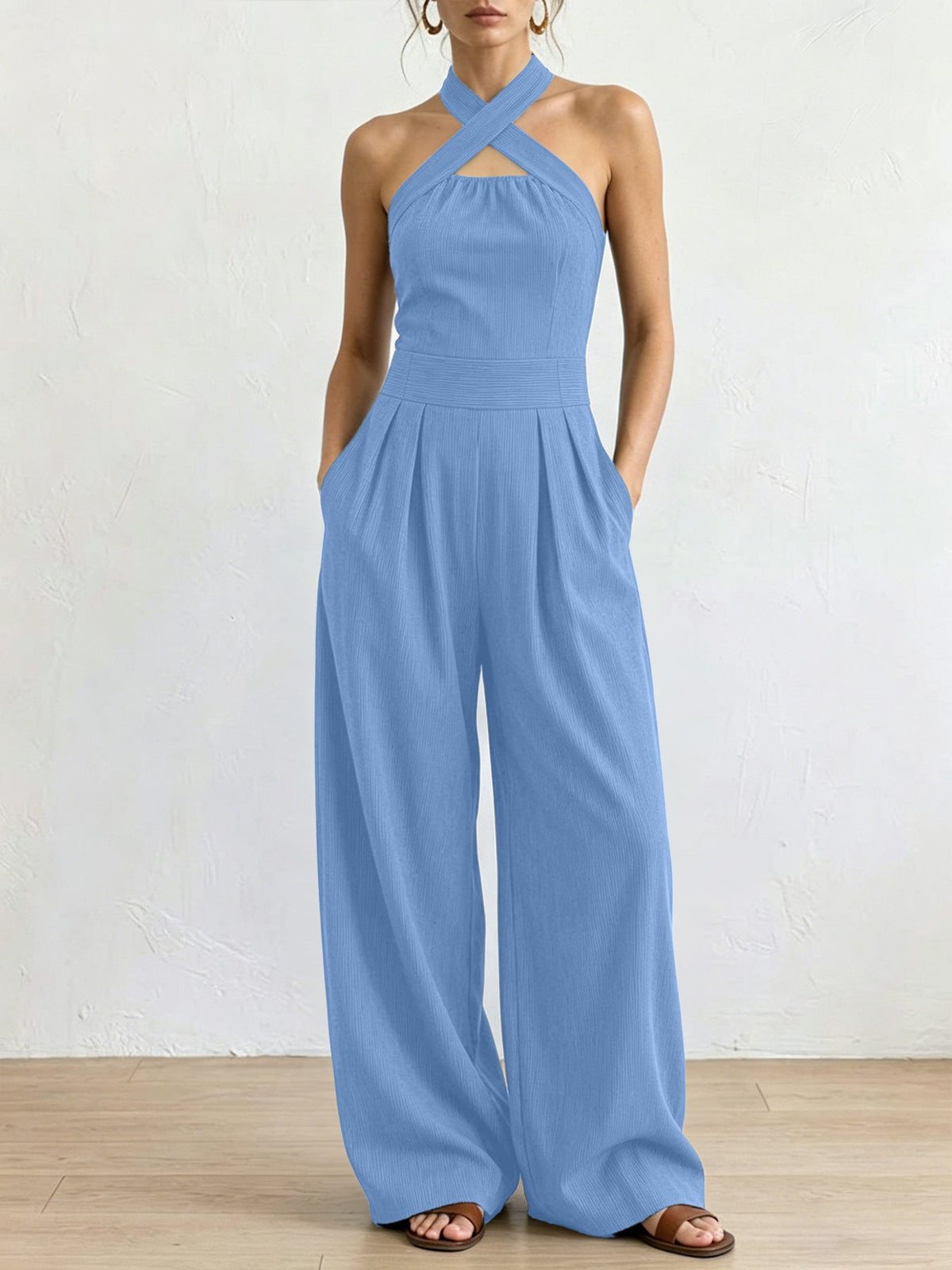 Combinaison pantalon dos nu entrecroisé à découpe et taille haute avec poches
