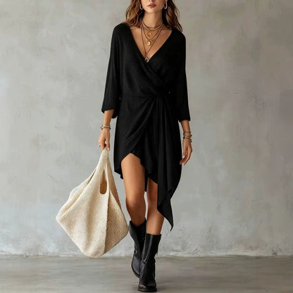 Mini-robe asymétrique en maille côtelée crème avec cache-cœur