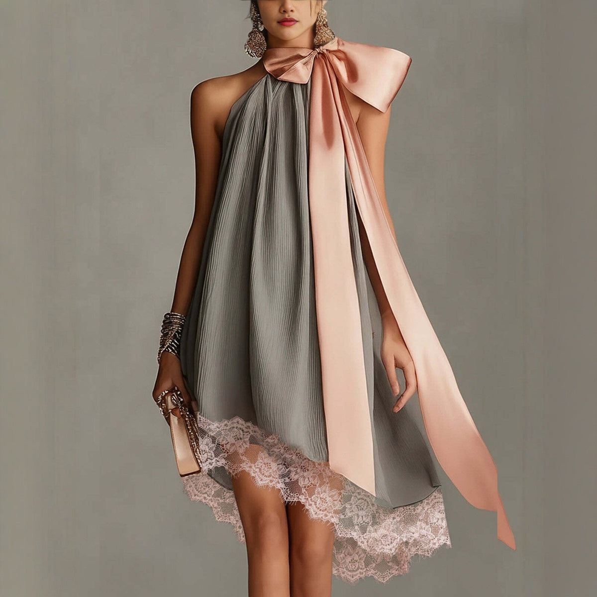 Robe courte en satin plissé gris à nœud et ourlet en dentelle