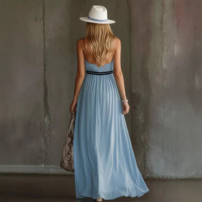 Robe longue en mousseline fluide bleu clair à col halter croisé