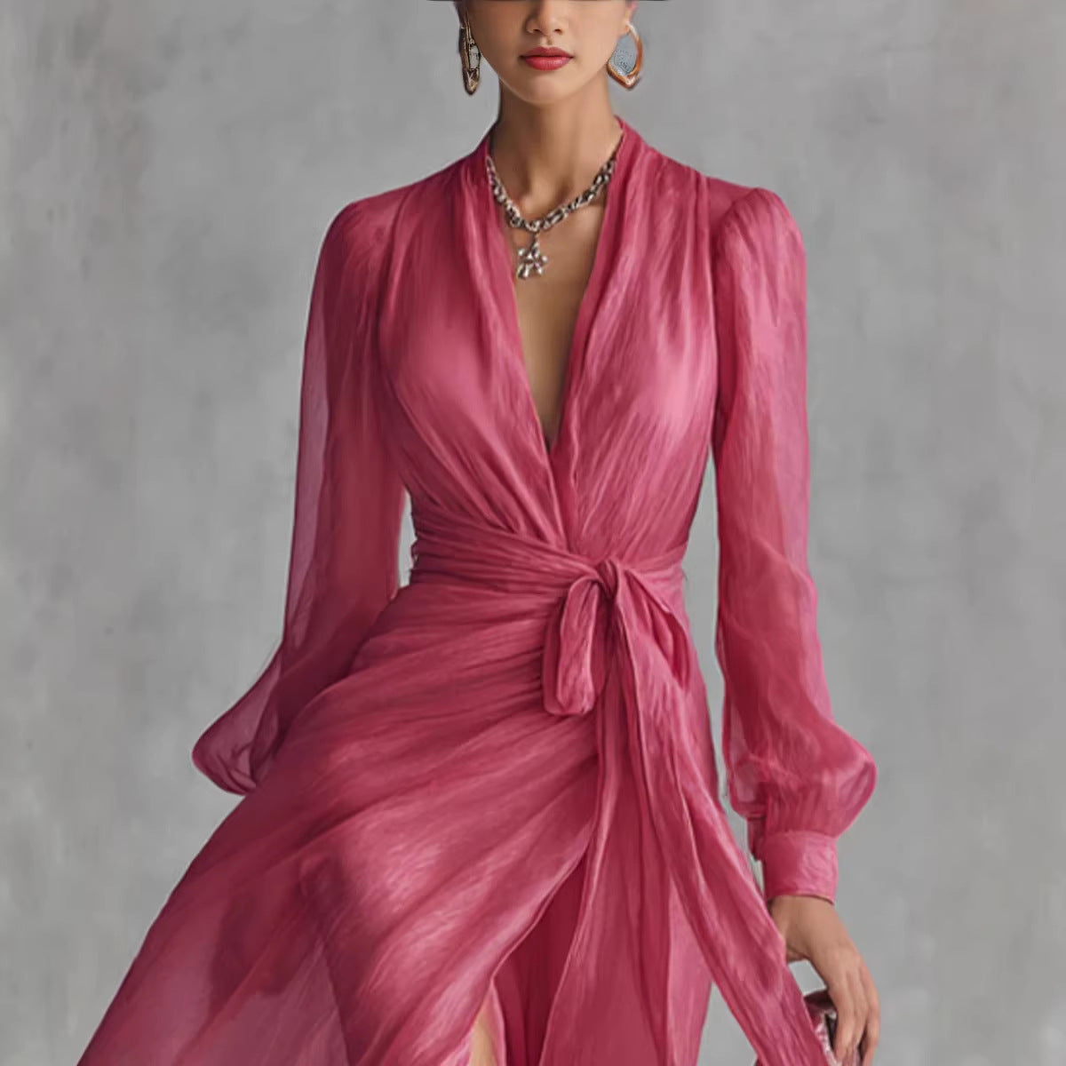 Robe longue portefeuille en mousseline fuchsia, l'élégance intemporelle, l'allure sans effort.