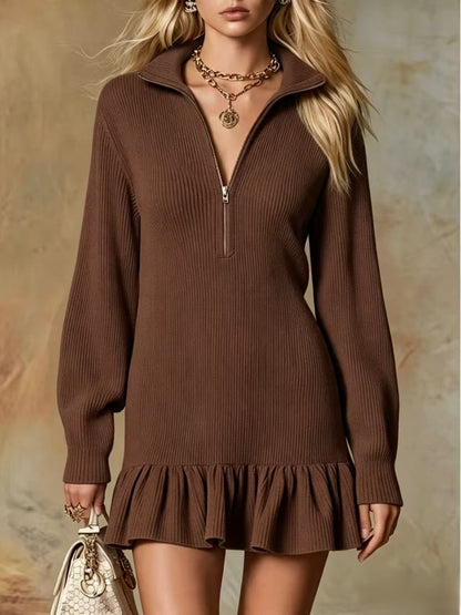 Robe pull col montant mi-zippé en maille côtelée à ourlet volanté