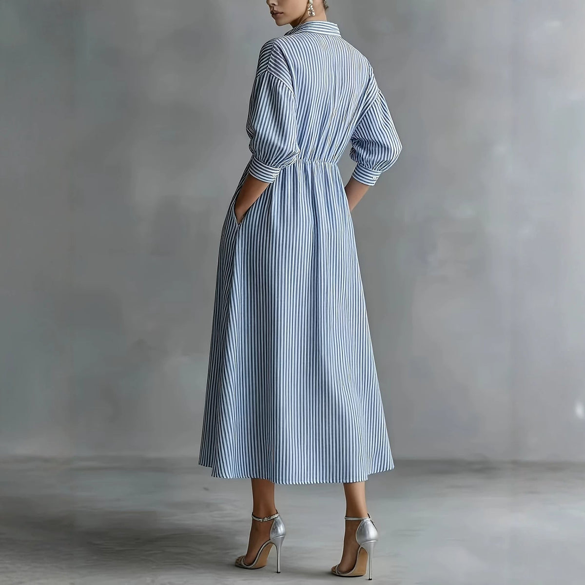 Robe mi-longue à volants rayée bleu et blanc