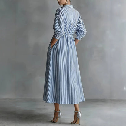 Robe mi-longue à volants rayée bleu et blanc