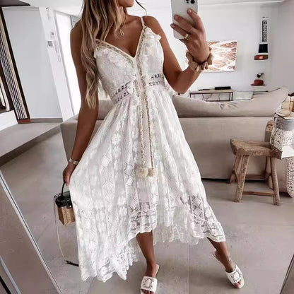 Robe longue asymétrique fluide à fines bretelles et dentelle festonnée