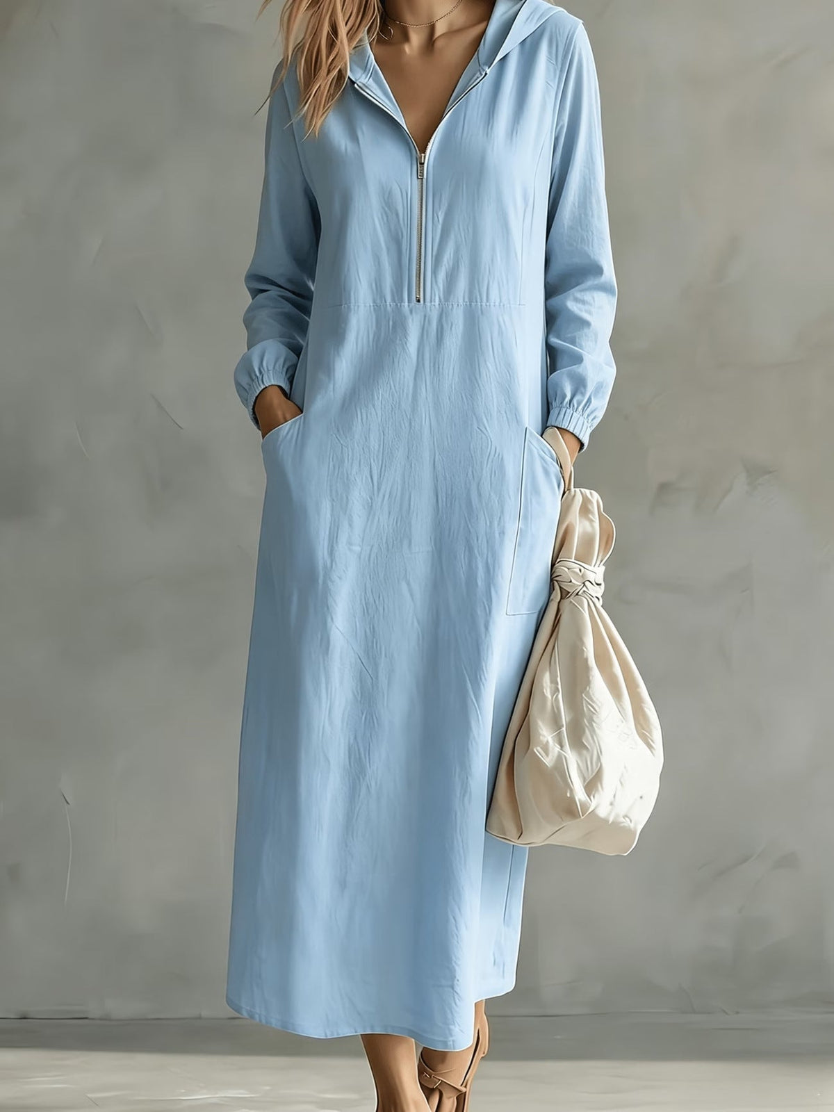 Robe mi-longue à capuche et col zippé