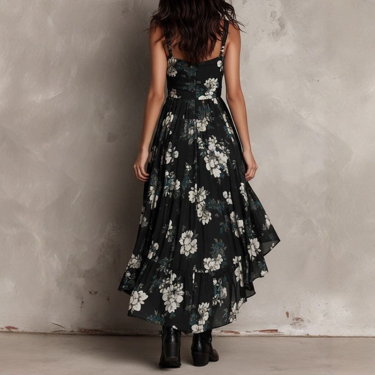 Robe longue évasée noire à imprimé floral