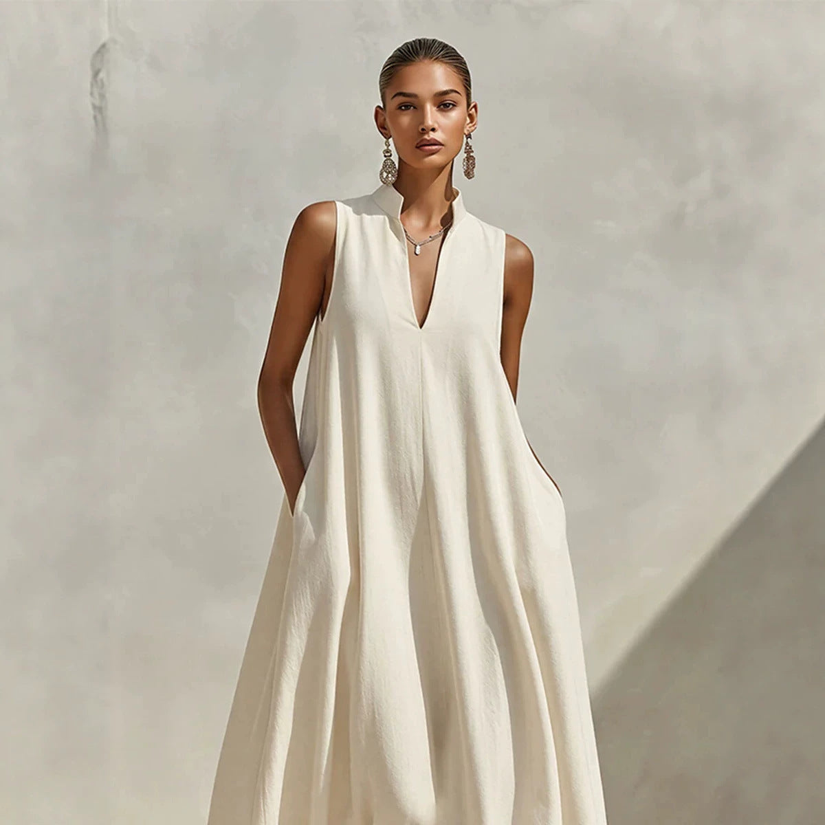 Robe longue ample sans manches en mélange de lin, avec col montant et poches