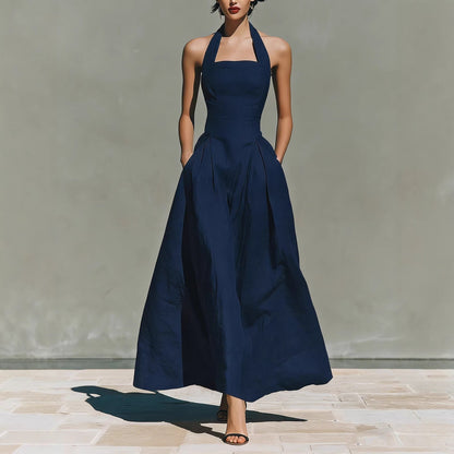 Robe midi plissée trapèze à col montant et encolure carrée