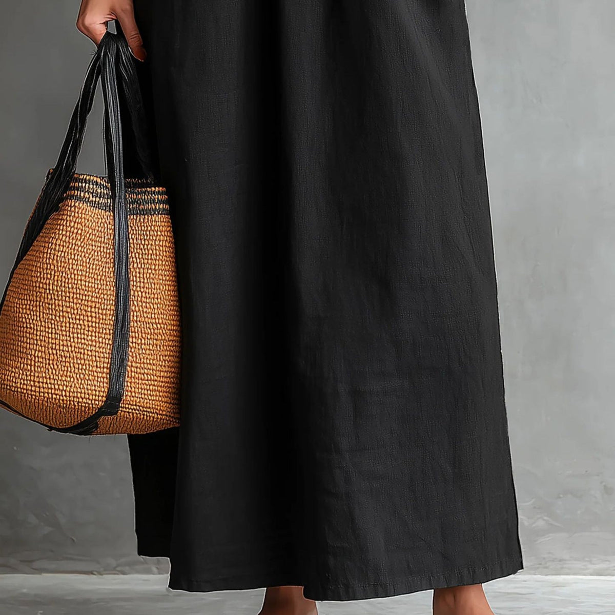 Robe longue en lin brodée noire