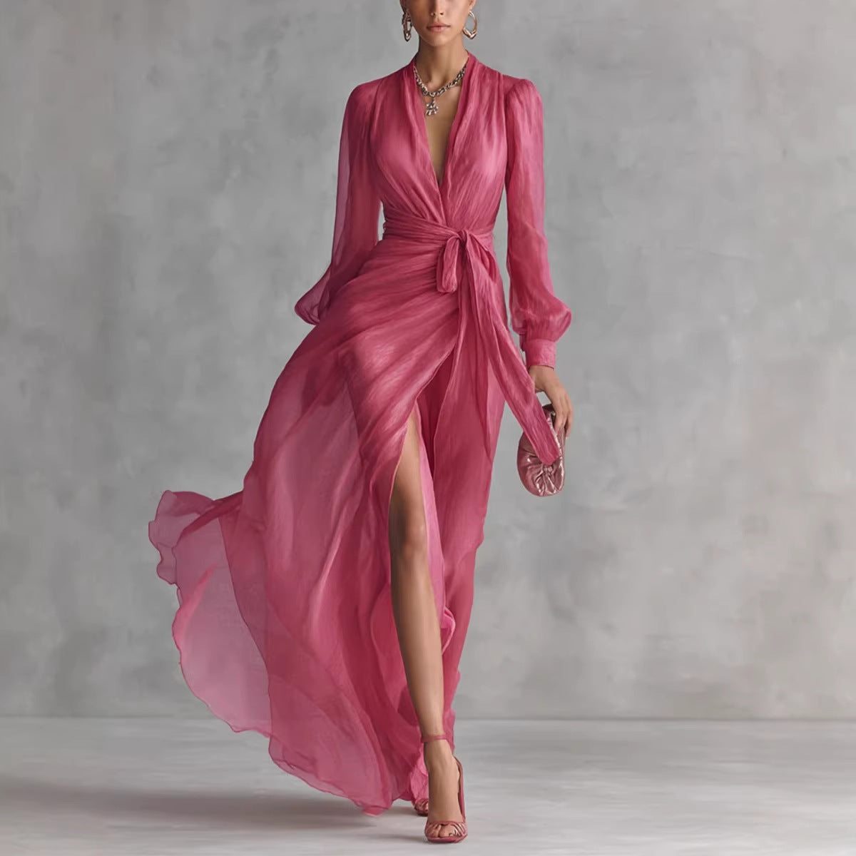 Robe longue portefeuille en mousseline fuchsia, l'élégance intemporelle, l'allure sans effort.